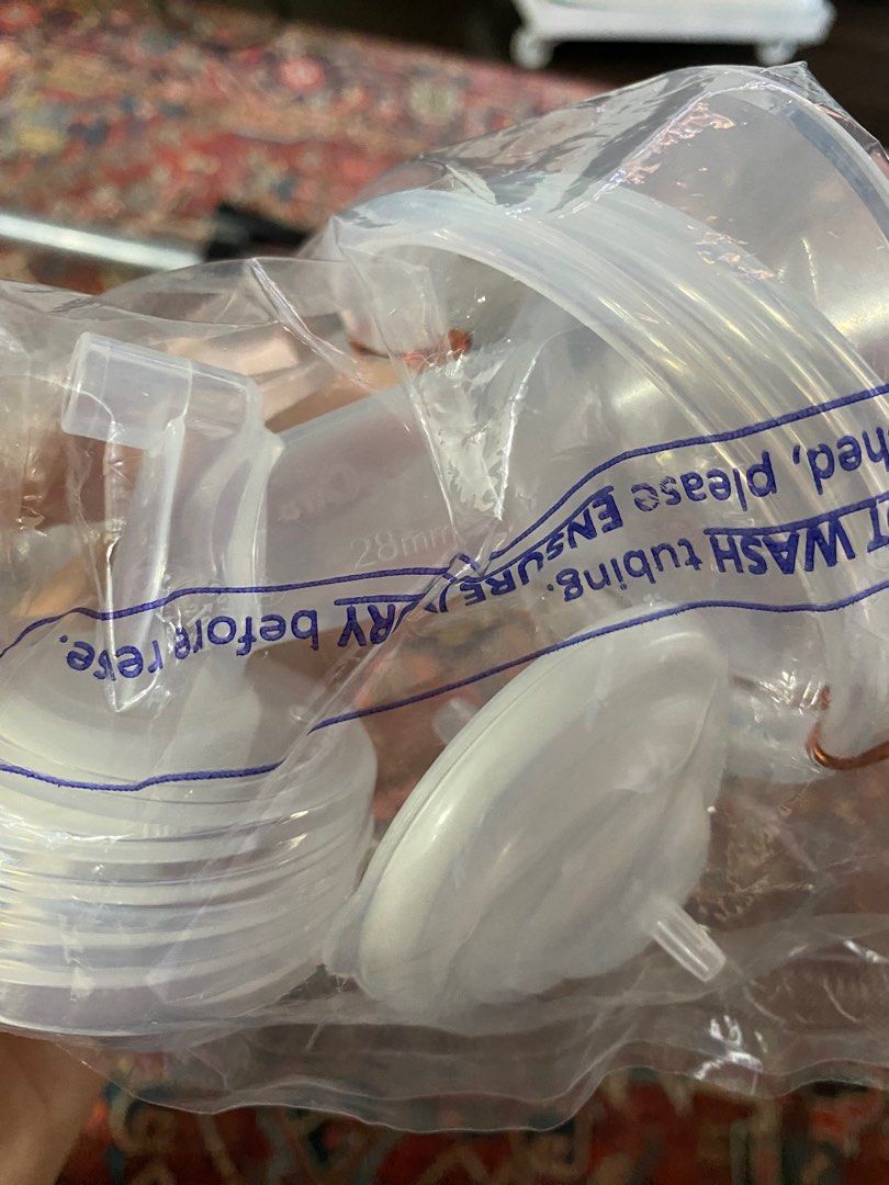 Spectra flange set 28mm (including bottle with teats), Babies & Kids