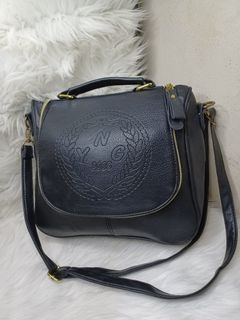 TAS WANITA SLINGBAG HITAM