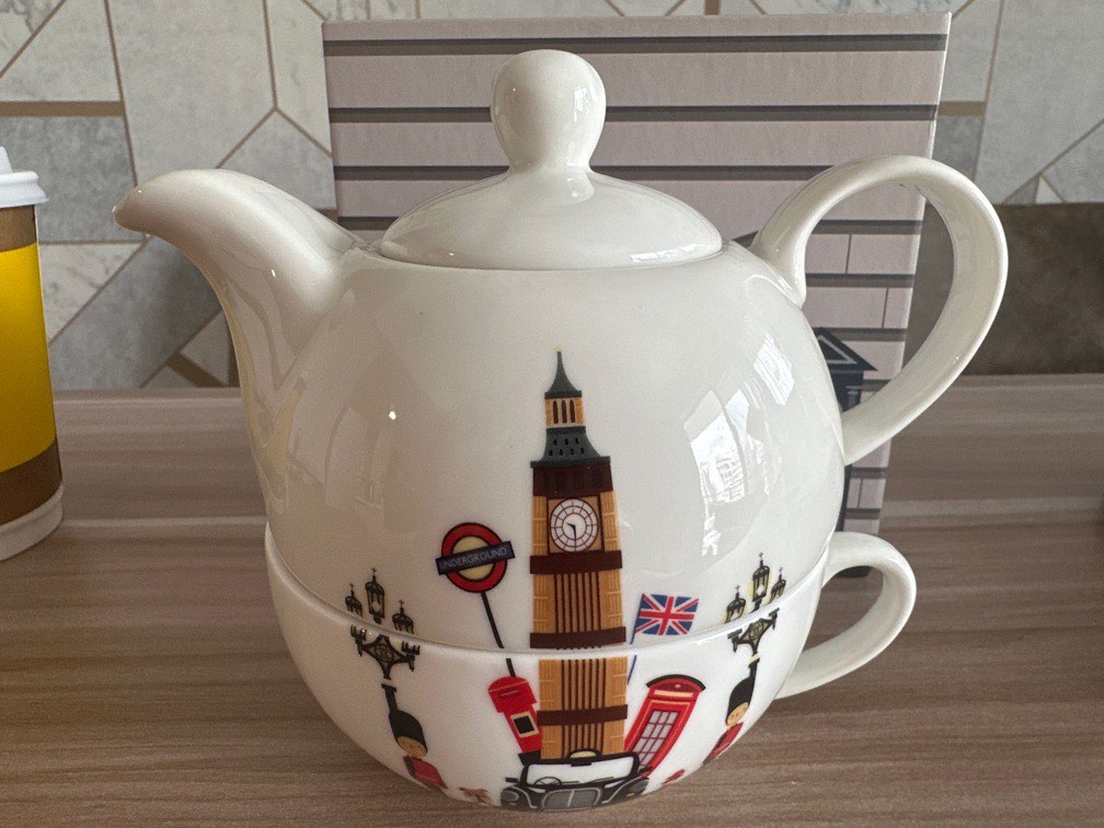 Tea pot and cup, Furniture & Home Living, Kitchenware & Tableware