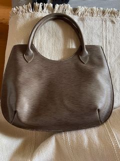 (Category: ) located in . Submitted by FromMyCloset (Listing ID 1196318010, Image 1). Description: .