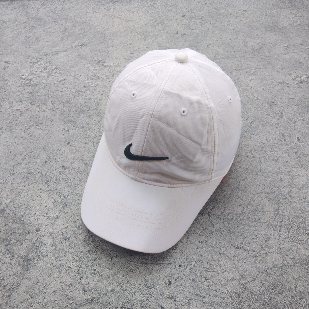 Topi caps Nike Golf, Fesyen Pria, Aksesoris, Topi di Carousell