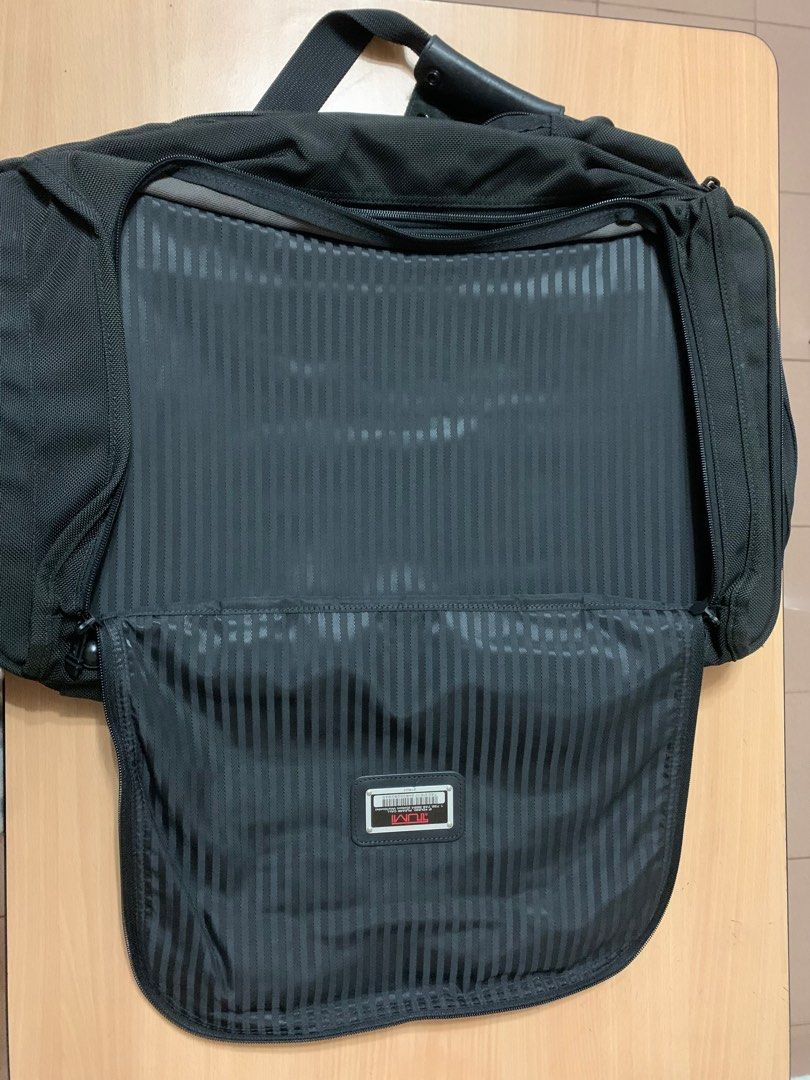 Tumi Expandable Overnight Weekender CarryOn / Cabin Travel Luggage / Duffel Bag 278D3, Hobbies