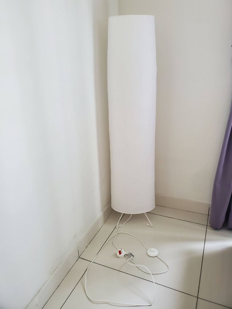 VICKLEBY White floor lamp from Ikea