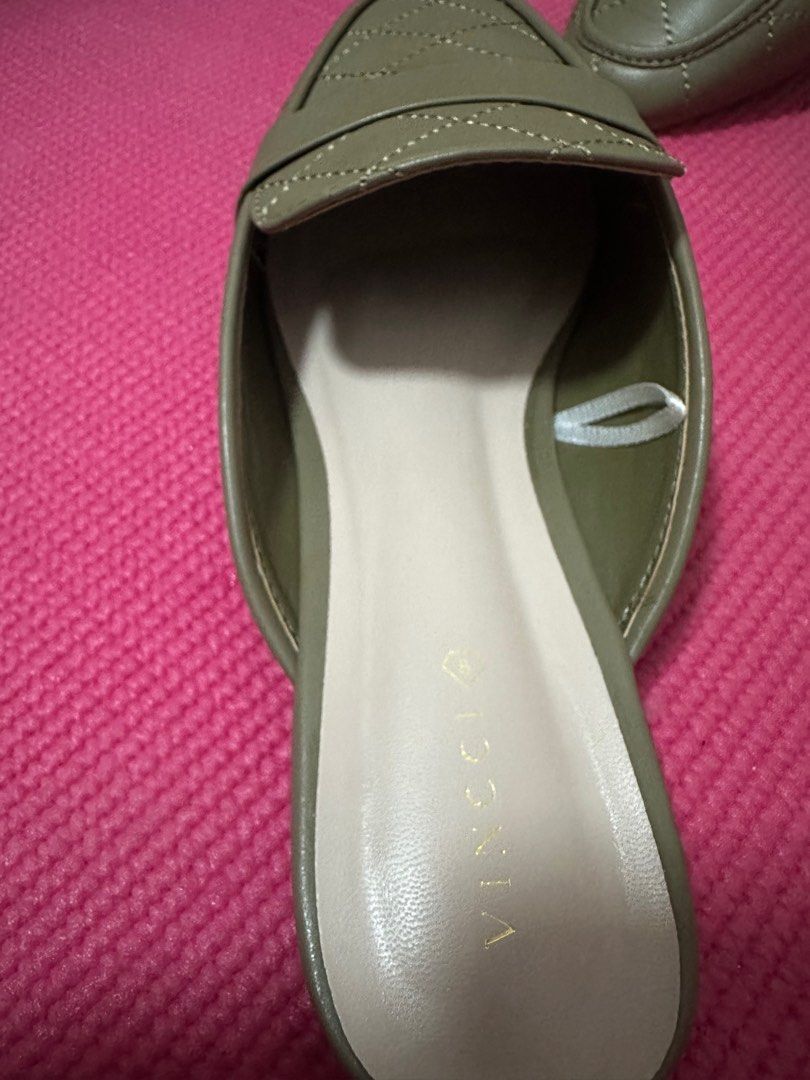 Vincci Flat Shoes green color, Women's Fashion, Footwear, Flats on
