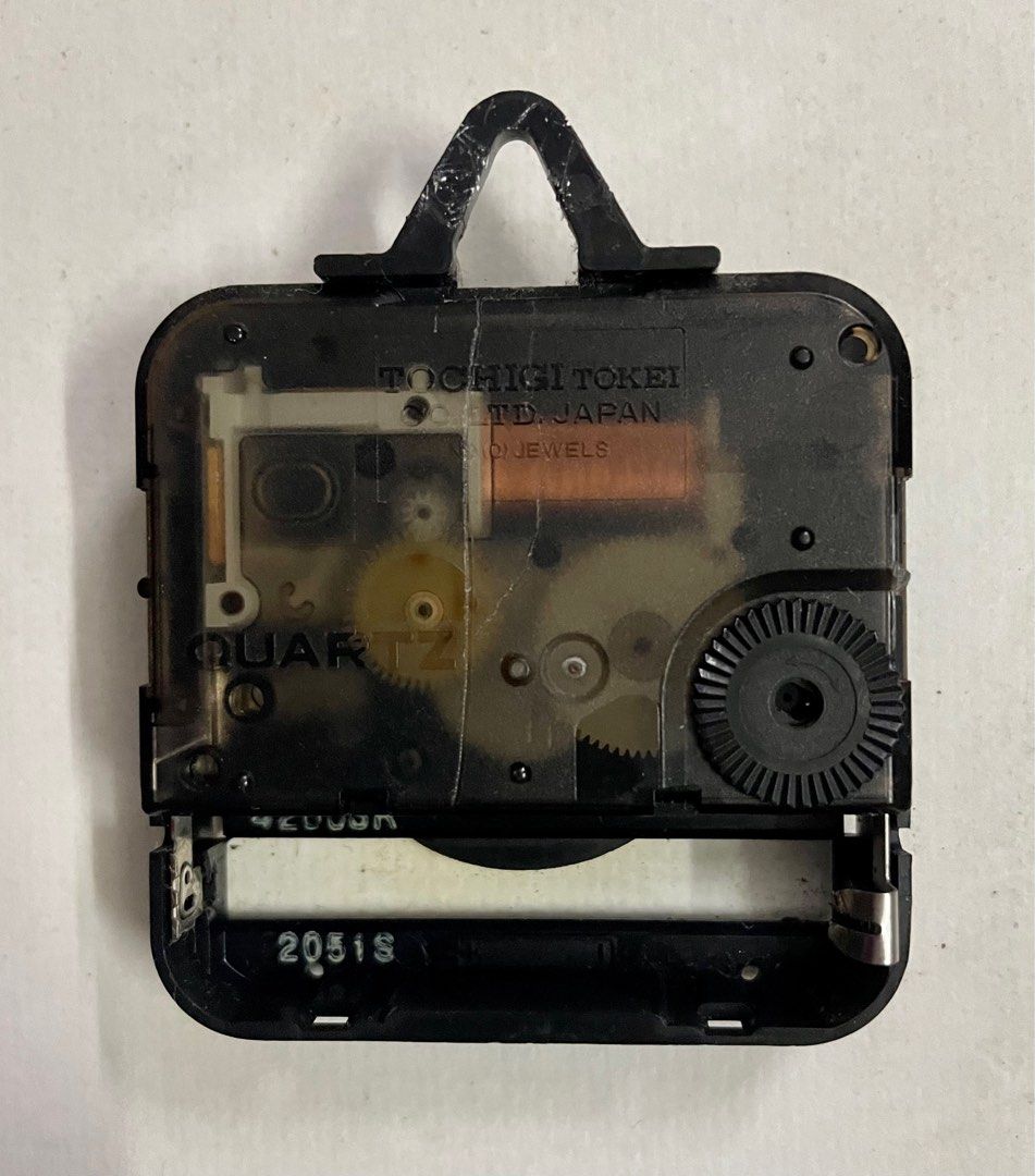 Vintage English Wall Clock Japan Quartz Movement 28x39cms, Furniture