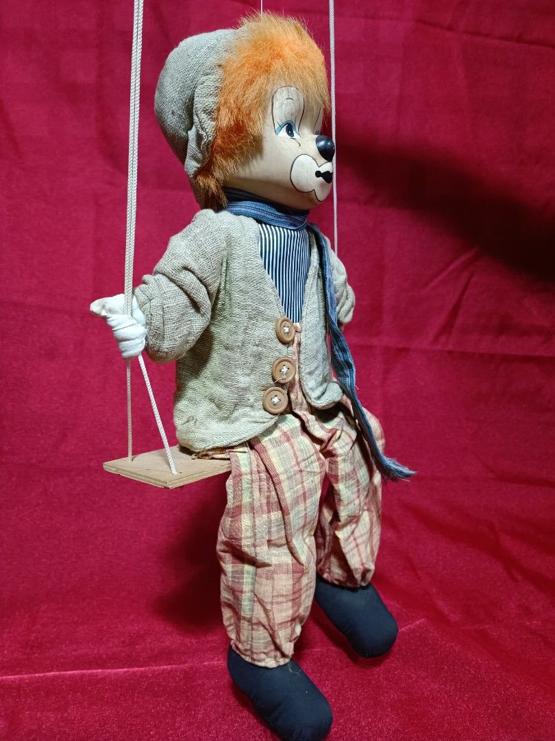 Figurine Clown Sur Balançoire 60 Cm – Céramique Multicolore – Déco Maison Joyeuse