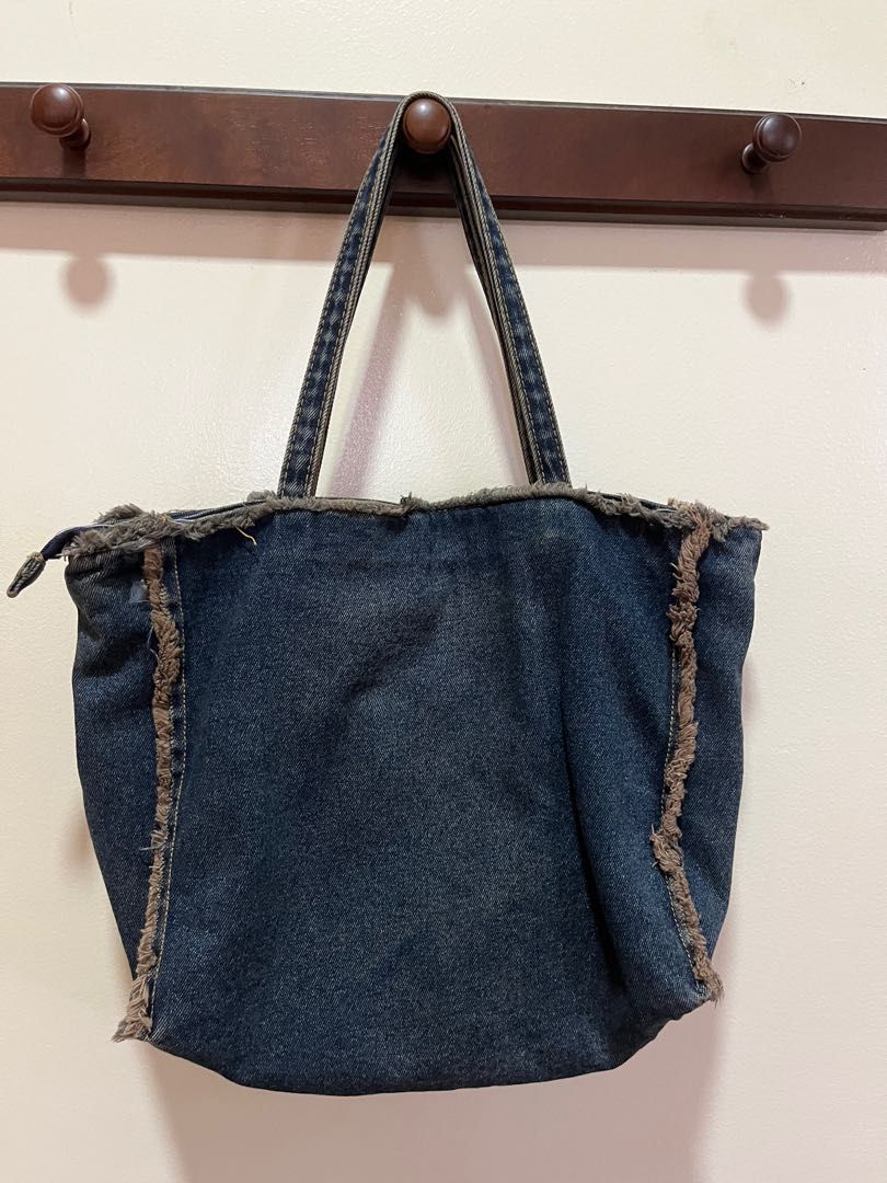 y2k denim tote bag (Category: Tote Bags) located in Los Banos. Submitted by cop.item (Listing ID 1196256643, Image 2). Description: .
