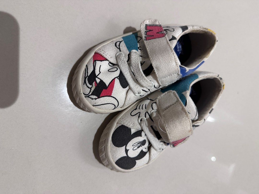 Tenis mickey store mouse zara