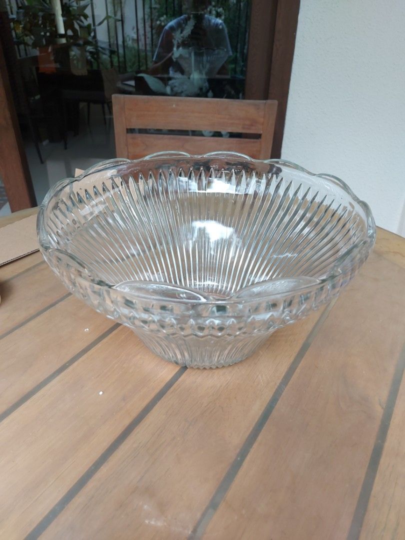 12 pc Punch Bowl Glass Cup Set (Category: Coffee & Tea Tableware) located in Makati City. Submitted by csupply (Listing ID 1196448349, Image 3). Description: Brand New / Unused No Box If 12 Cups only 650 If Bowl Only 400 Location: Makati Shipping: Tru Grab or Lalamove or LBC Buyer's Expense Meet Up: Mon to Sat: Circuit Makati Sun: Century City Mall Deposit to: BDO or BPI or UB GCash Maya.