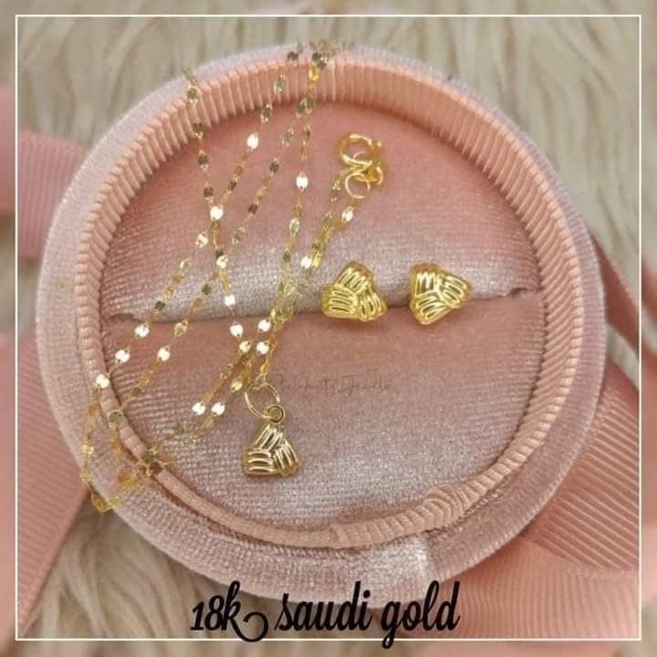 18k saudi gold jewelry set (Category: Body Jewelry) located in Quezon City. Submitted by laxmi616 (Listing ID 1196549976, Image 3). Description: plus shipping payment first before shipping.