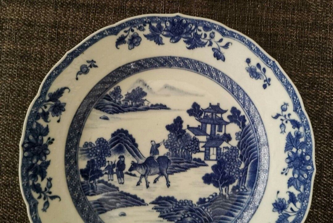 清代乾隆~ 青花人物山水風景圖碟, 興趣及遊戲, 收藏品及紀念品, 古董