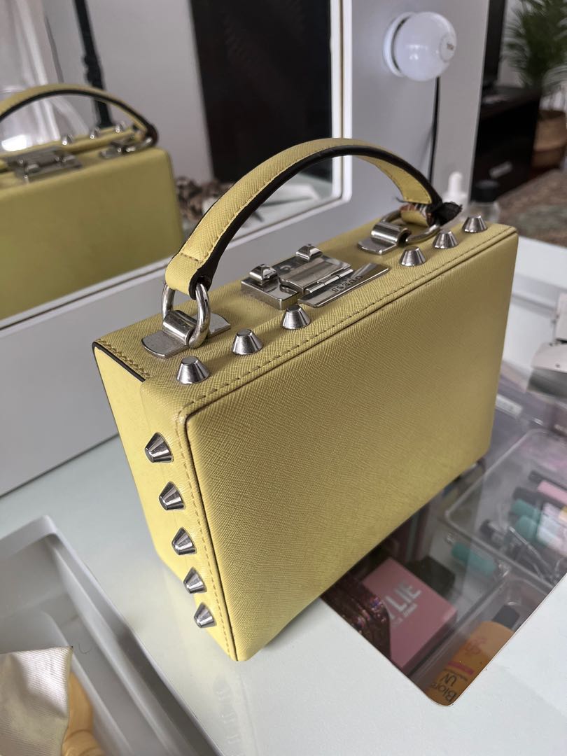 Guess box bag store