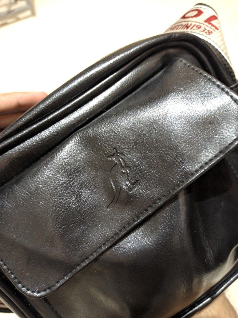 🦘 Authentic Kangol Bag (Category: Luxury Bags & Wallets) located in Taguig. Submitted by dropthatstuffph (Listing ID 1196602252, Image 3). Description: 🦘 Authentic Kangol Bag No issue Condition: 10/10 Location: Arca South Taguig City Price: 500 + sf jnt/lalamove/grab/gogo.