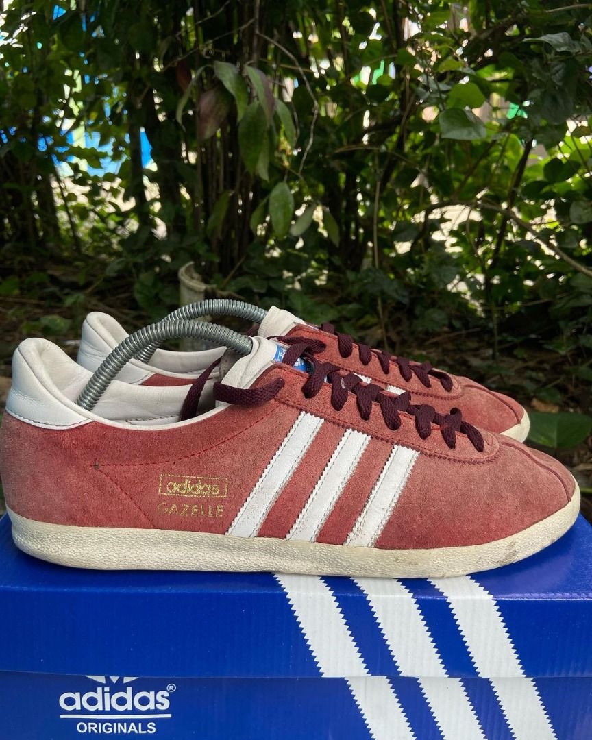 Incesante preocupación hada Adidas Gazelle Og Maroon Original, Fesyen Pria, Sepatu , Sneakers di  Carousell