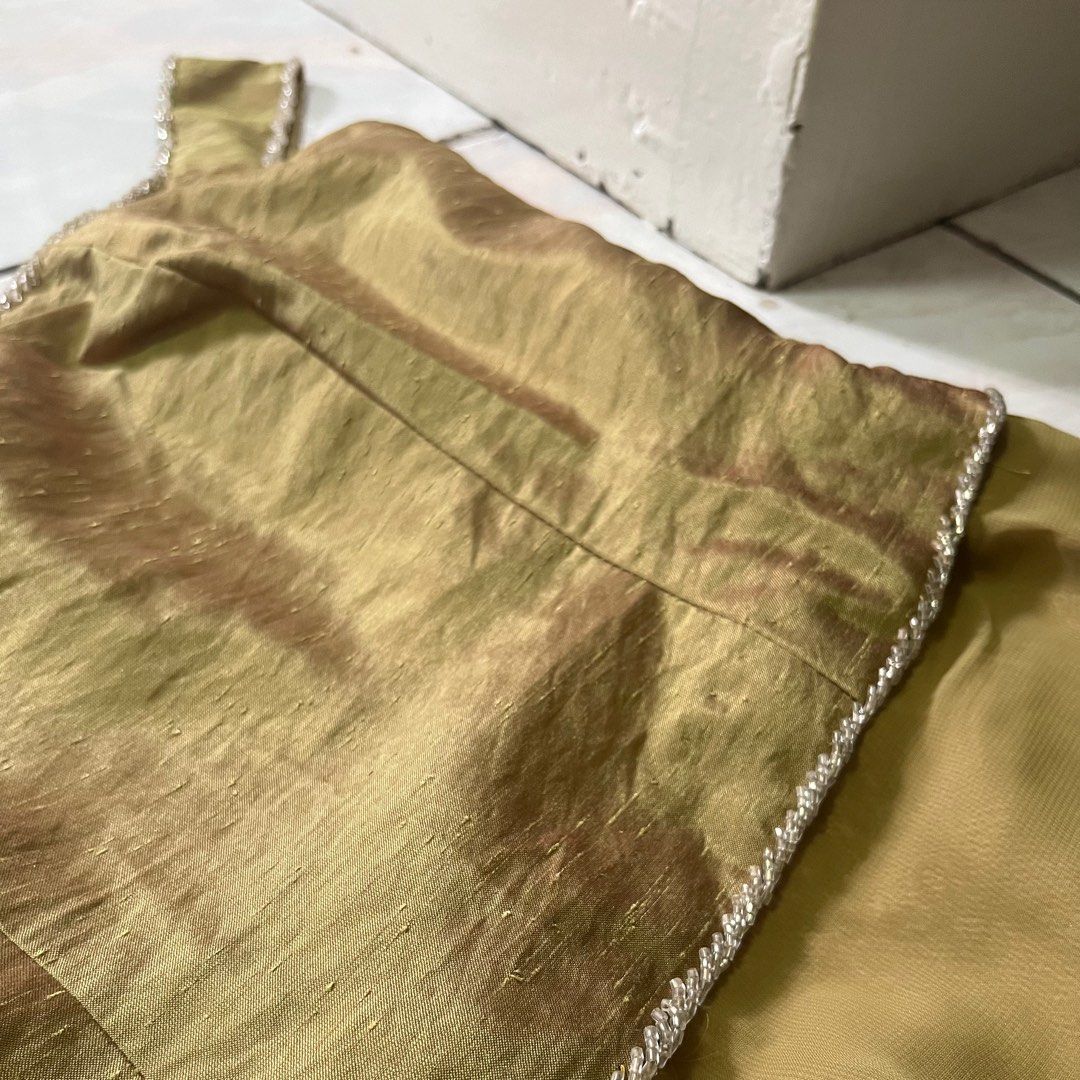 avocado yellow green dress (Category: Evening dresses & gowns) located in Pasay City. Submitted by vvsdeclutter (Listing ID 1196445235, Image 2). Description: declutter.