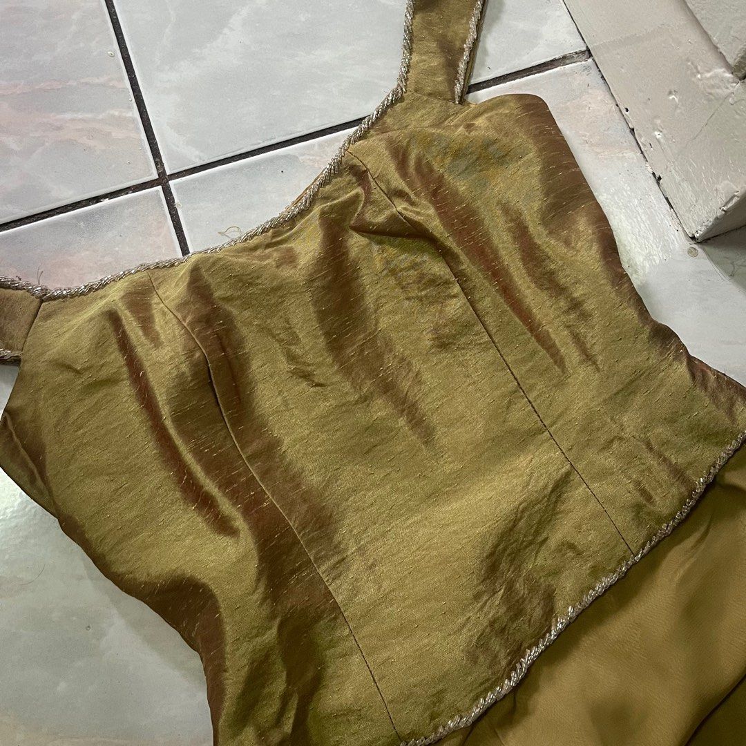 avocado yellow green dress (Category: Evening dresses & gowns) located in Pasay City. Submitted by vvsdeclutter (Listing ID 1196445235, Image 3). Description: declutter.