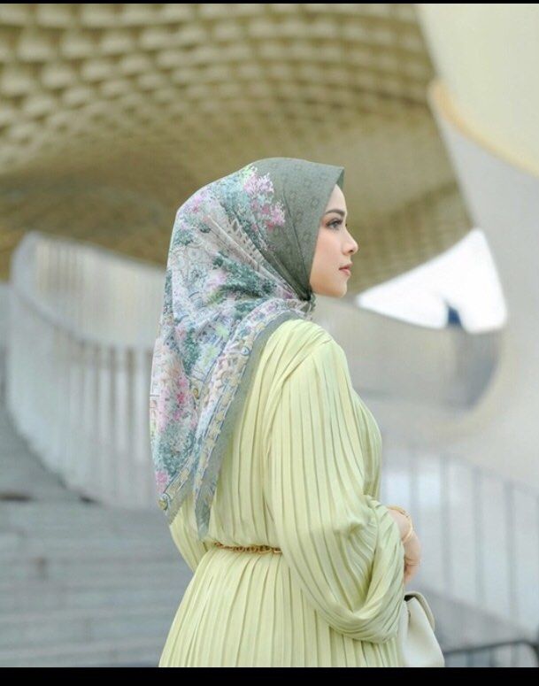 Buttonscarves SMALL size in Cielo (Sevilla series), Fesyen Wanita, Muslim  Fashion, Syal di Carousell