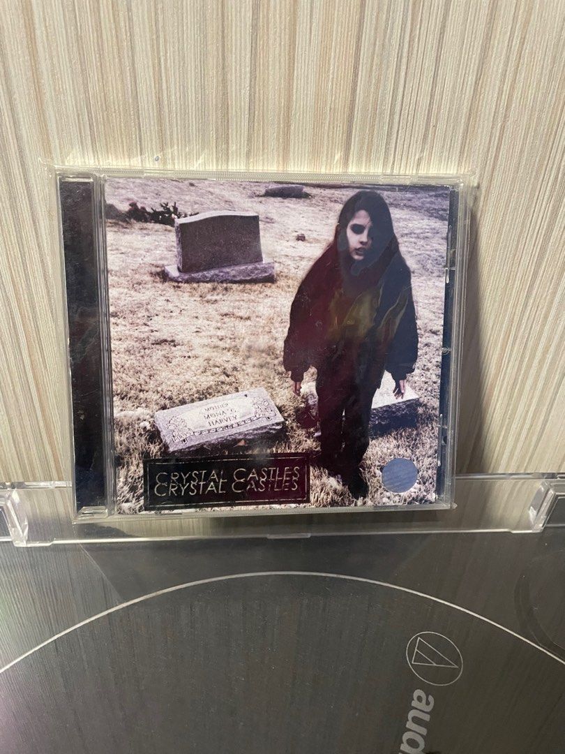 CD Crystal Castles II 2010 Album British Duo Artist Band, Hobbies