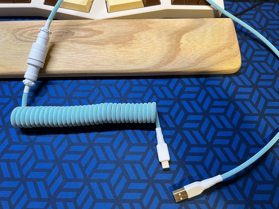 Coiled usb c cable keyboard, Computers & Tech, Parts & Accessories