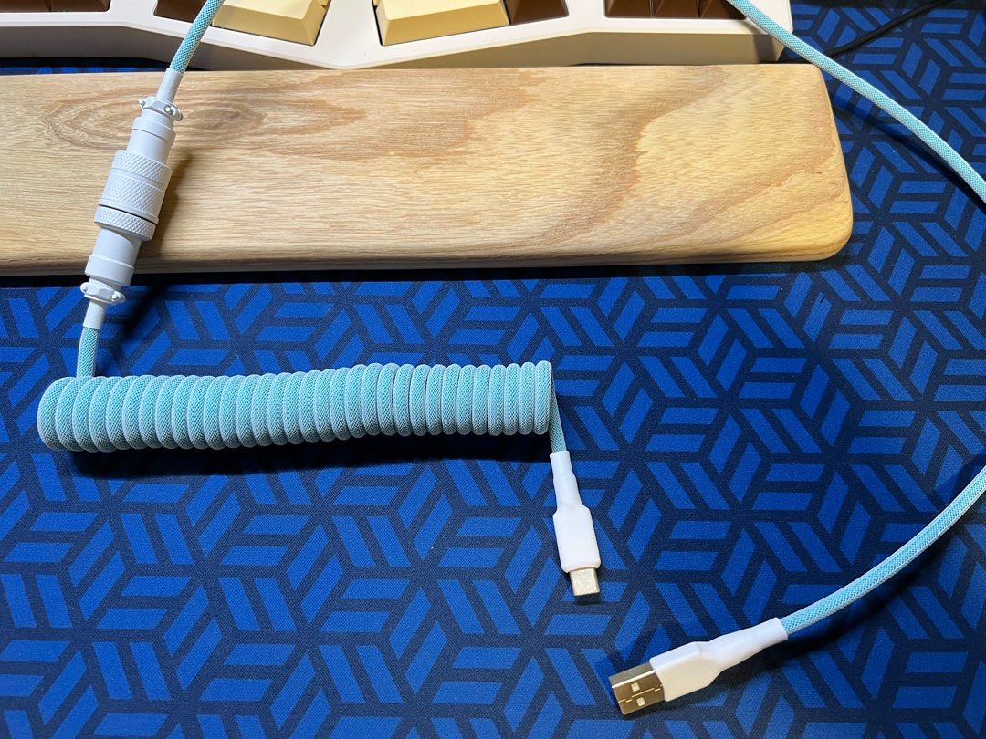 Coiled usb c cable keyboard, Computers & Tech, Parts & Accessories
