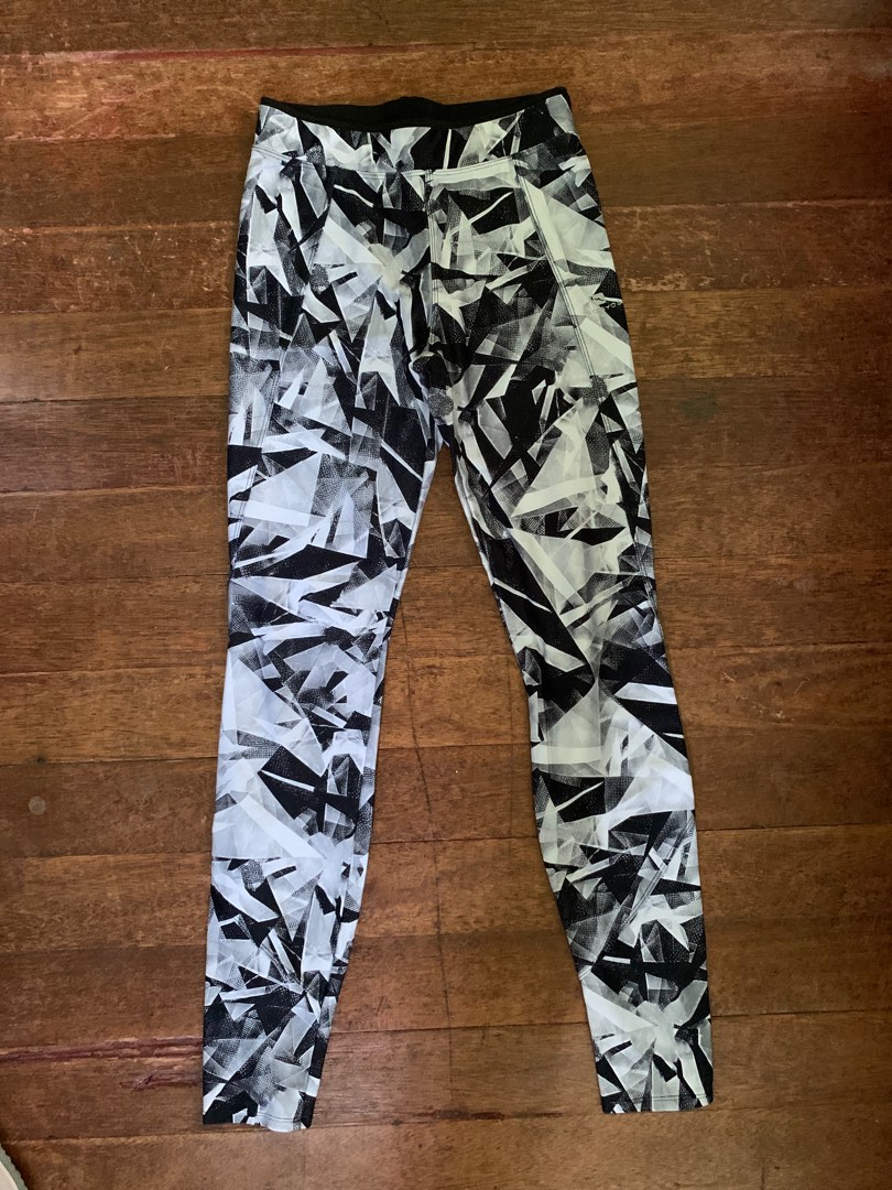 Decathlon leggings, Women's Fashion, Activewear on Carousell