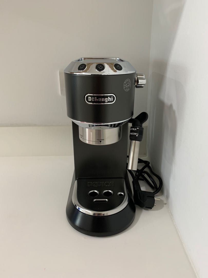 Delonghi Dedica Pump Espresso Maker EC 685, TV & Home Appliances