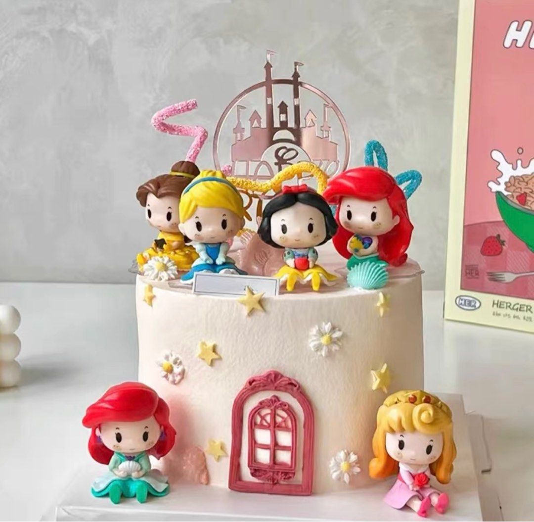 Disney Princesses Cake and Cupcakes - A Tutorial | Decorated Treats