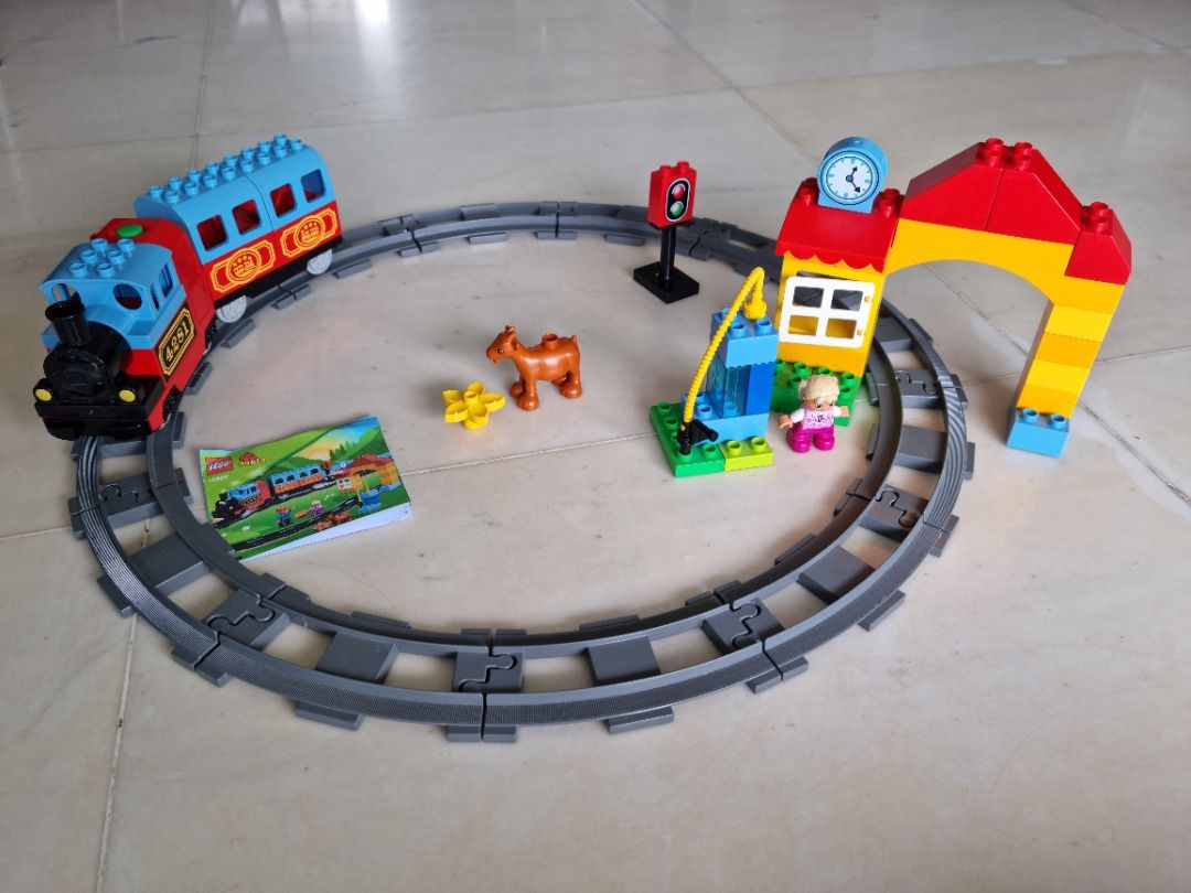Duplo Motorized train set with extra tracks with bridge Hobbies