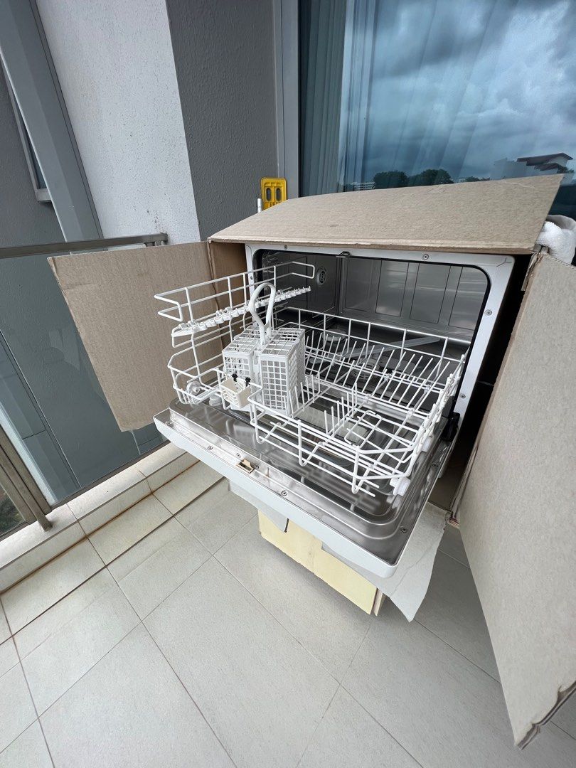 Electrolux Compact Table Top Dishwasher ESF2435W, TV & Home Appliances