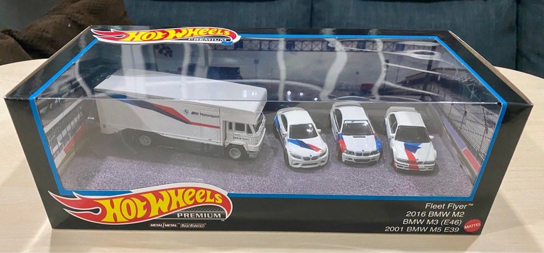 Hot Wheels BMW Fleet Flyer Diorama Box Set, Hobbies & Toys, Toys & Games on Carousell