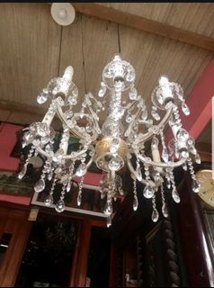 Lampu antik gantung bohemia crystal candle chandelier
Lampu gantung kristal bohemia 8 cabang antik dan vintage cantik untuk display