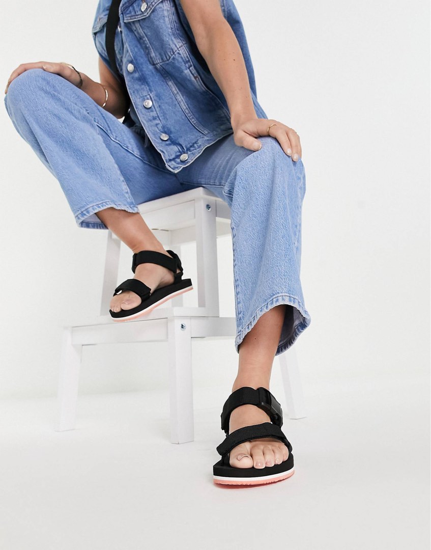 Levis tourist sandals top
