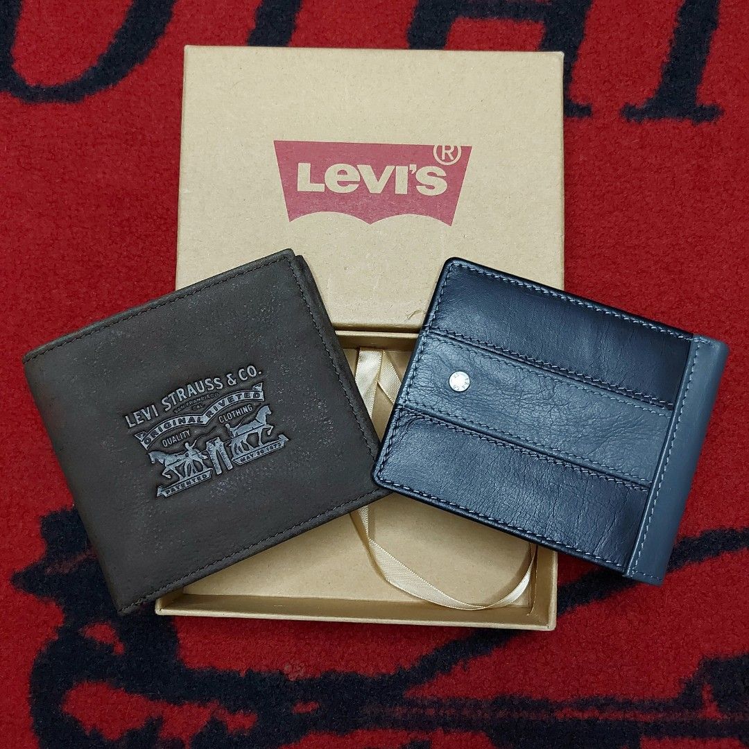 Levis accessories top