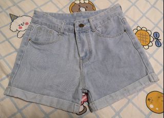 Light blue short jeans