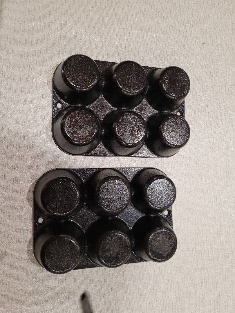 Lodge Cast Iron Muffin Pan, Furniture & Home Living, Kitchenware