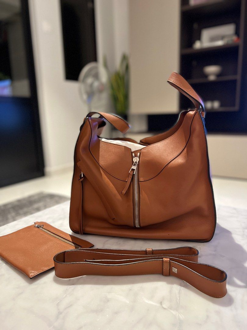 Loewe hammock medium 2025 leather shoulder bag