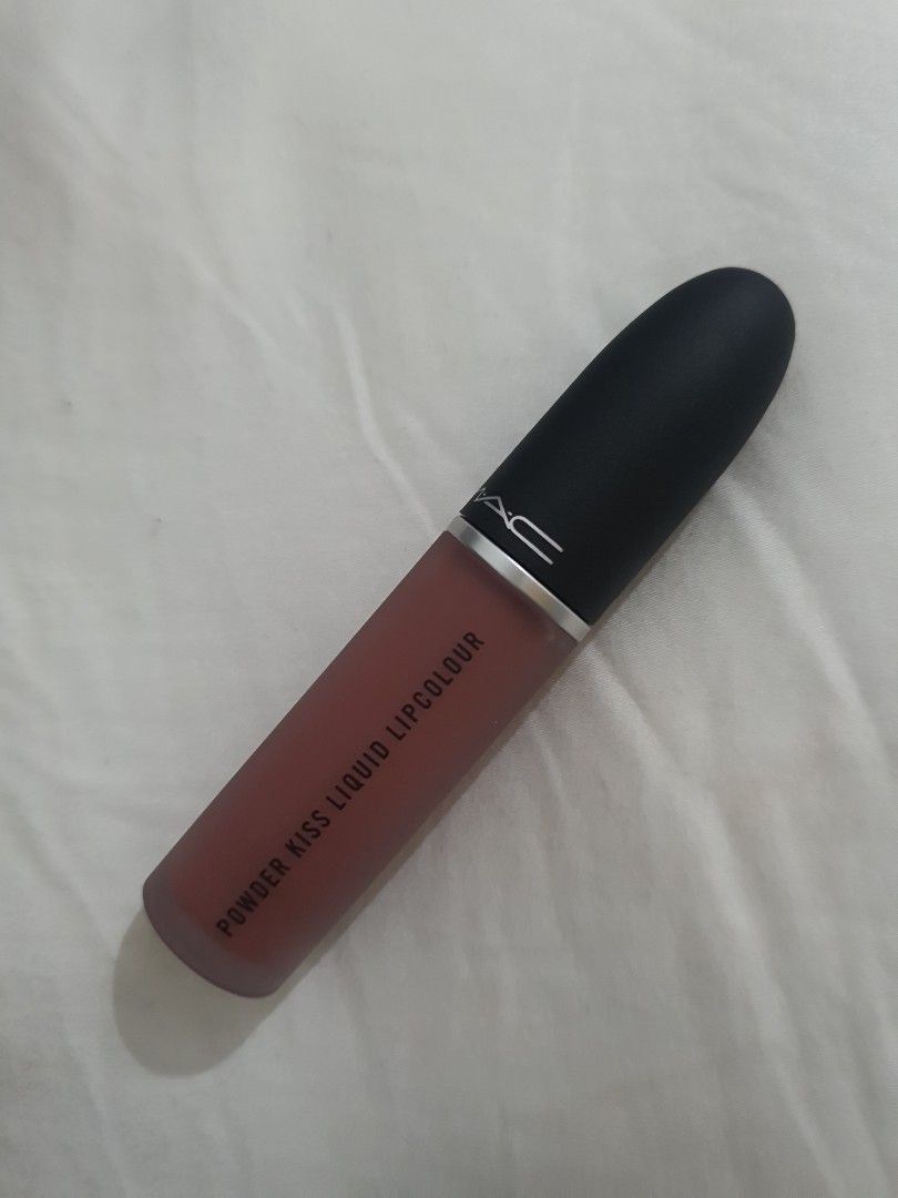 MAC Powder Kiss Date Maker, Kesehatan & Kecantikan, Rias ...