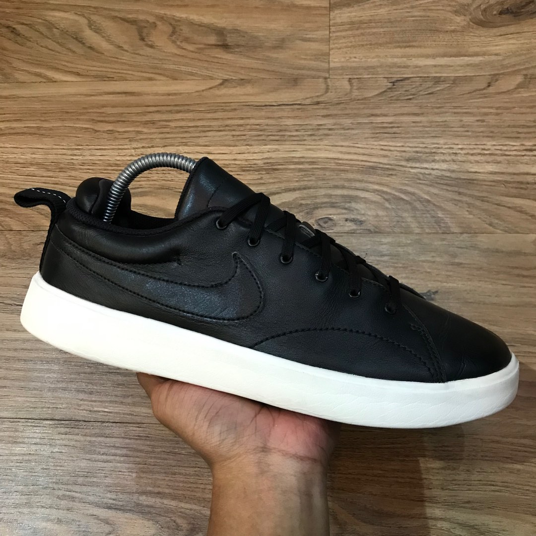 Nike course deals classic