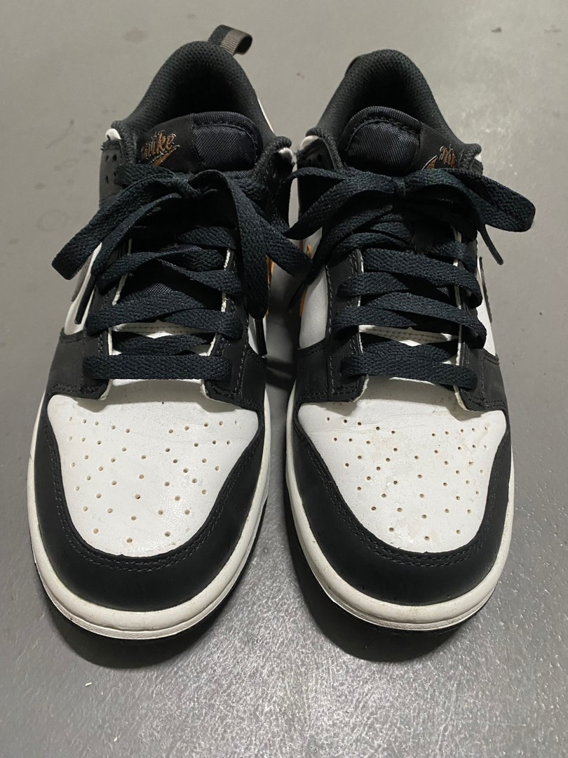 dunk mismatch swoosh