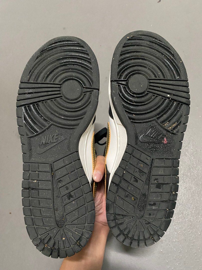 dunk low reverse swoosh