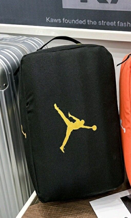 Nike\Jordan Shoe bag, 她的時尚, 鞋, 運動鞋在旋轉拍賣