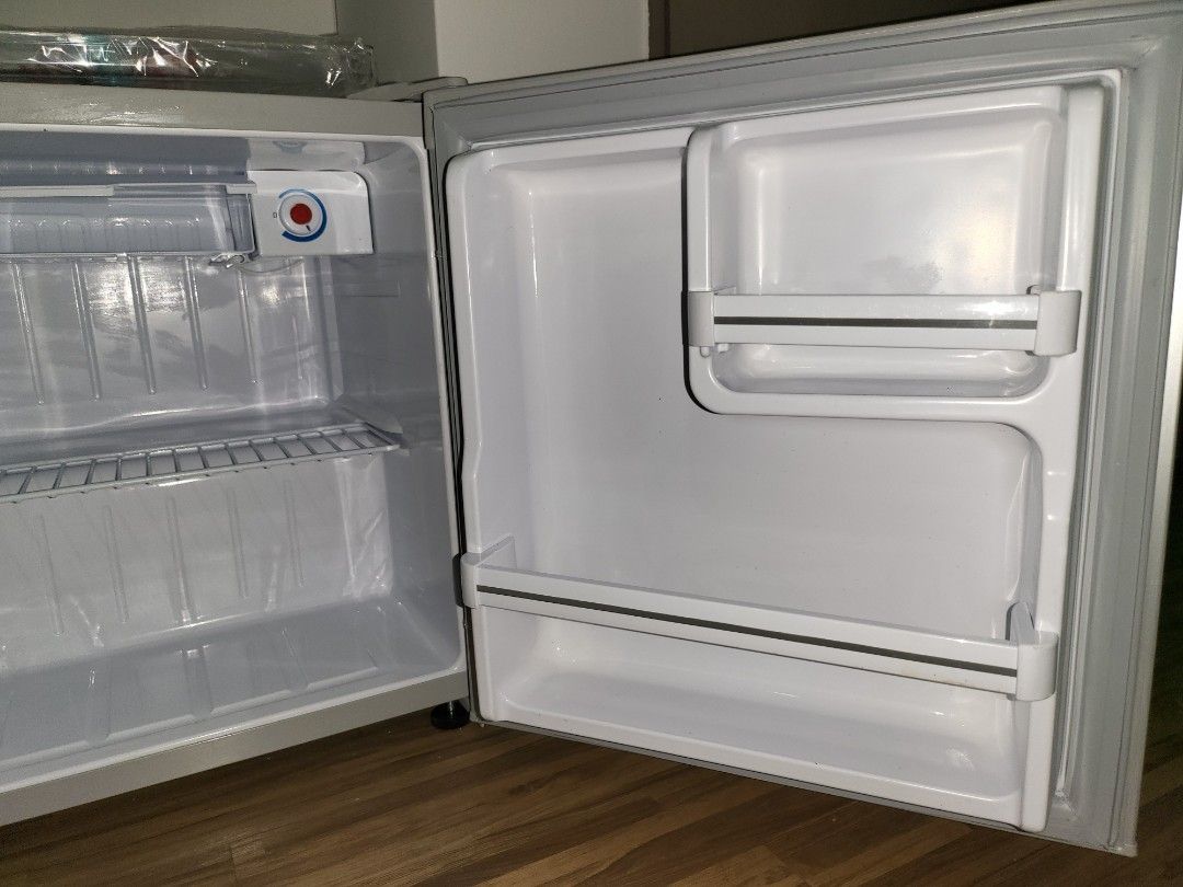 Pensonic 45L Mini Bar with Freezer Compartment PMF 661