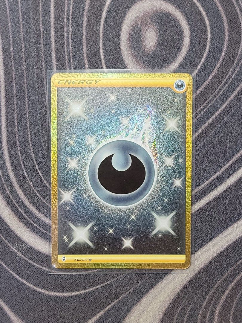 Pokemon Darkness Energy Evolving Skies 236/203 Gold Rare, Hobbies