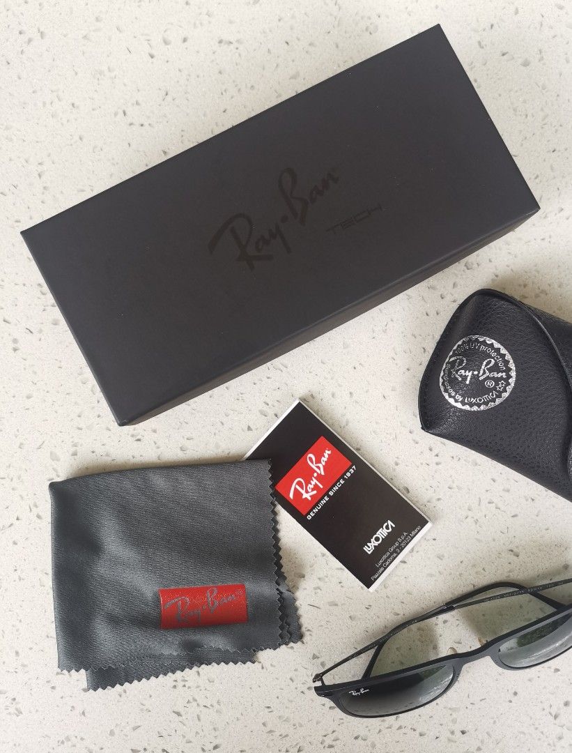 Ray-Ban Wayfarer Light Ray (Category: Sunglasses & Eyewear) located in Marikina City. Submitted by michelleaaa (Listing ID 1196414311, Image 3). Description: Authentic Black Size 52 Medium Complete with box No flaws Negotiable.