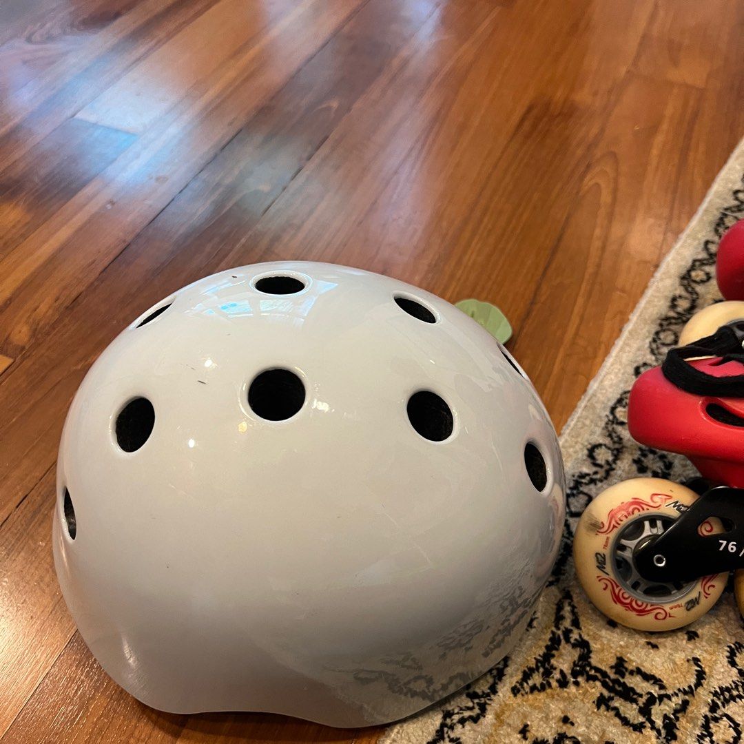 Rollerblades, helmet pads, Sports Equipment, Sports & Games, Skates