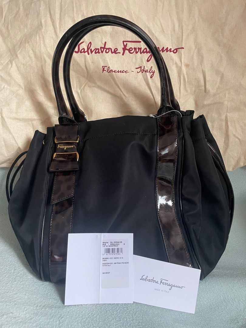 Ferragamo nero bag deals