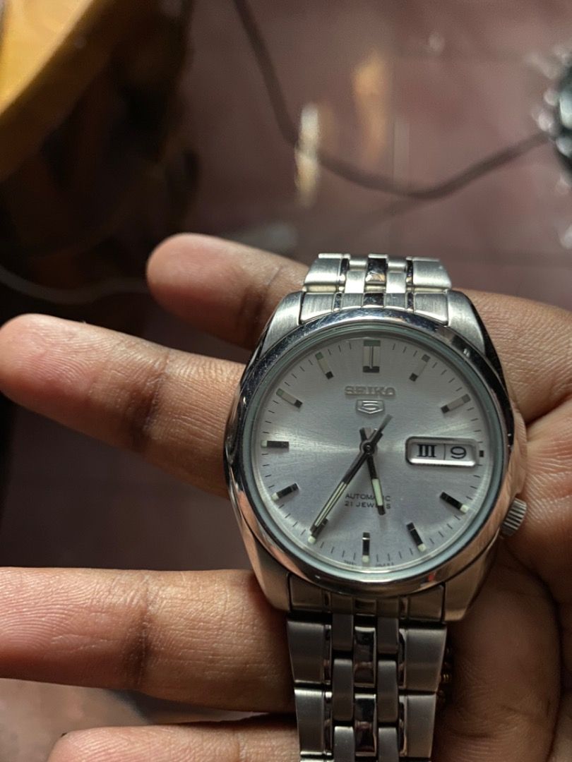 Seiko 5 SNK355K1 Automatic, Men's Fashion, Watches & Accessories, Accessory  holder, box & organisers on Carousell