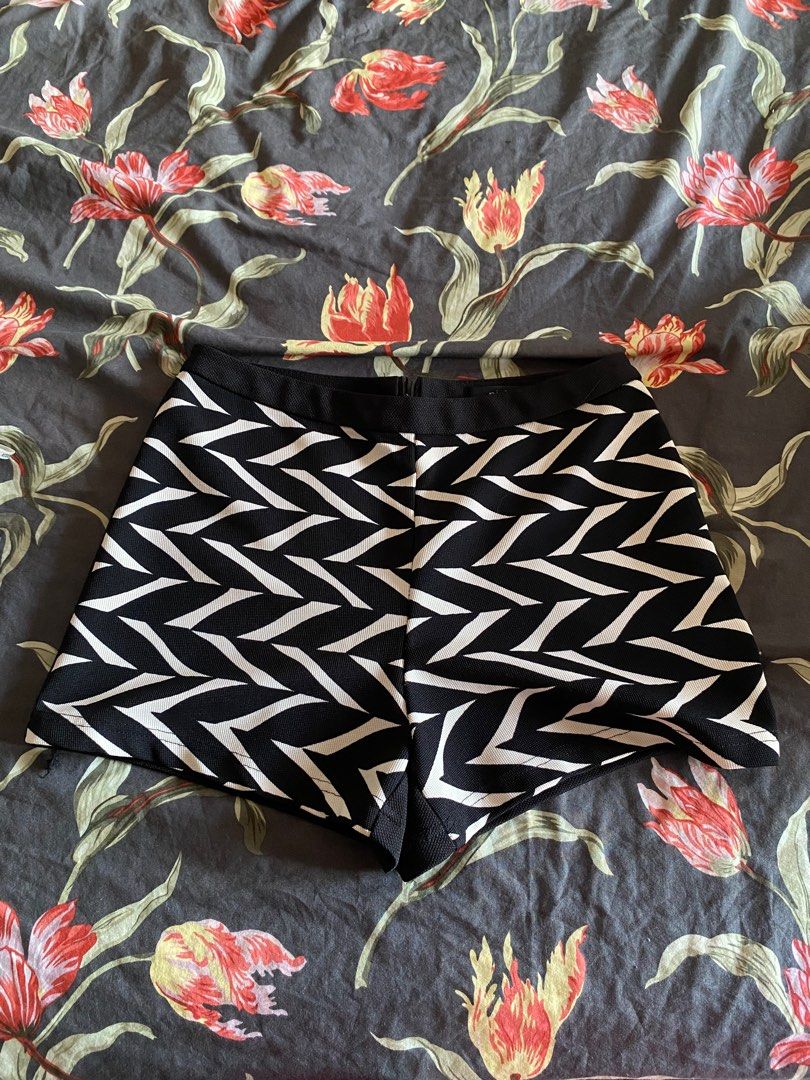 Short Pants (Category: Shorts) located in Kuala Lumpur. Submitted by dierarosli (Listing ID 1196457607, Image 3). Description: WTS BRAND Nichii Reason to Sell : Clear my Wardrobe 😂 Size S Location : Batu Caves Shipping can using Easy Parcel , more Cheaper . Self pickup also can 0126175321.