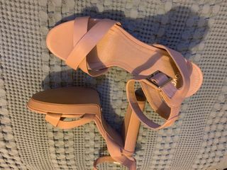 Size 10 novo heels
