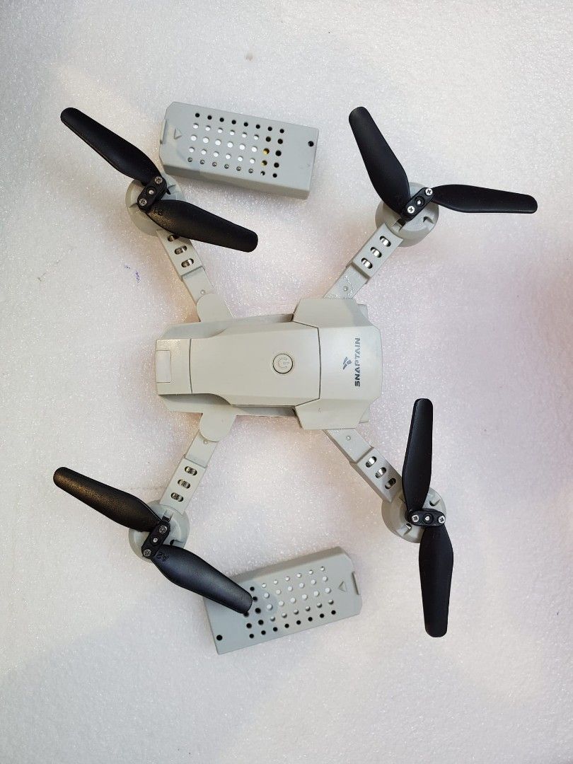 SNAPTAIN A10 Mini Foldable Drone Silver Box Worn Out
